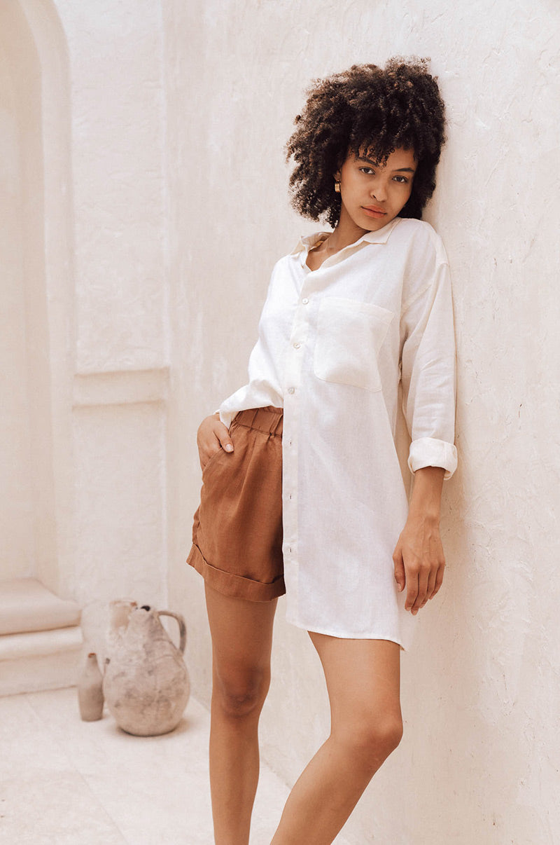 Soft linen elastic waistband warm brown travel shorts