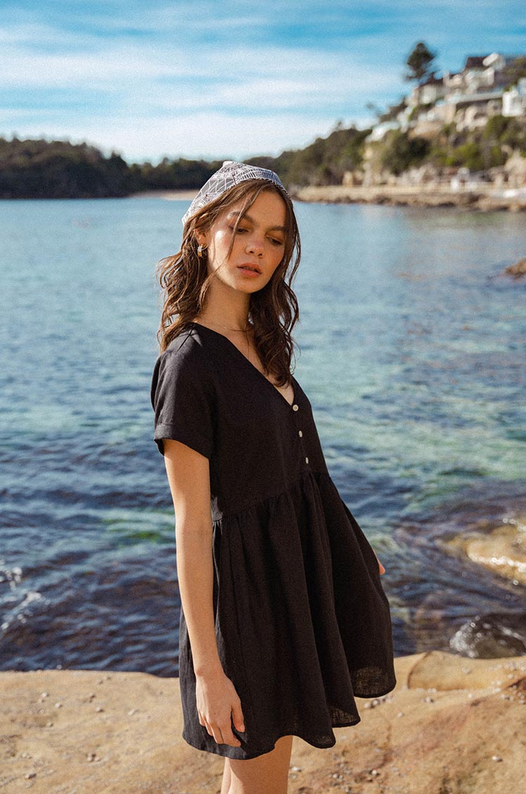 Mini dress with pockets - black linen