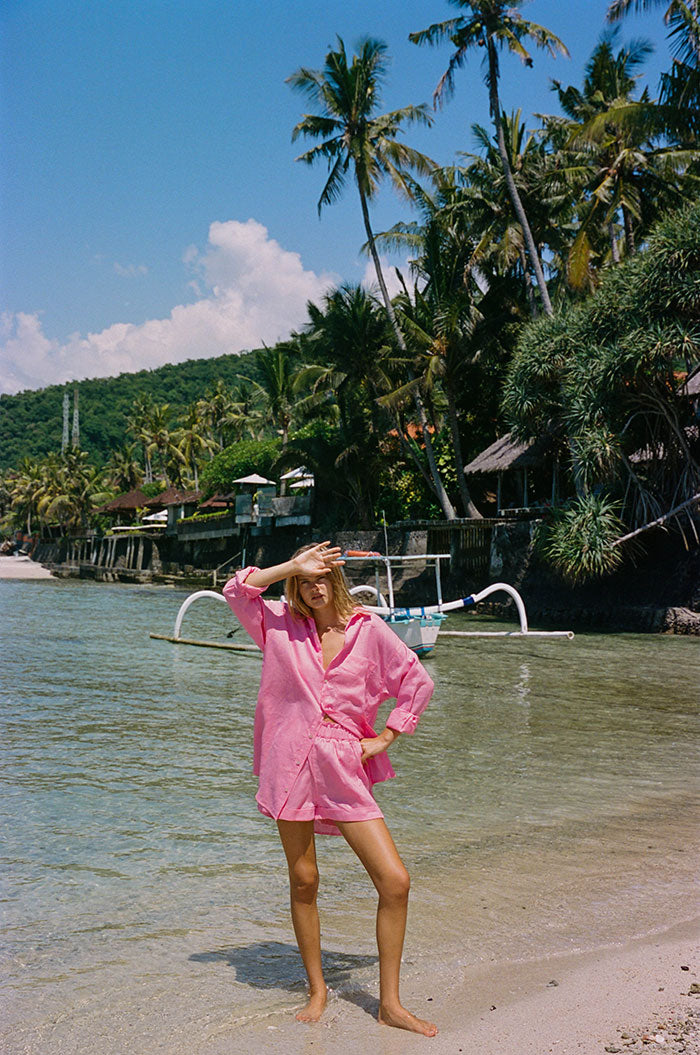 Loose-fitted pink shorts with pockets - summer staple
