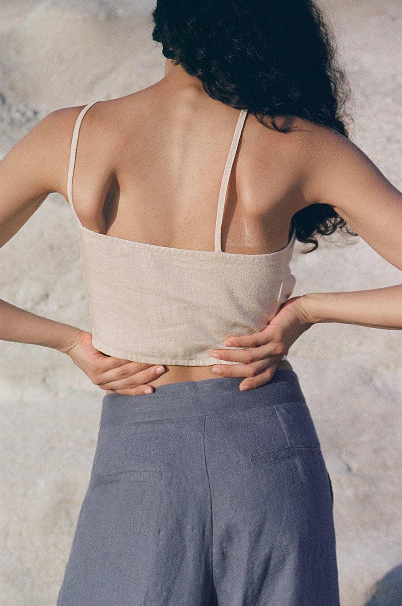 Summer staple - easy to wear - linen crop top