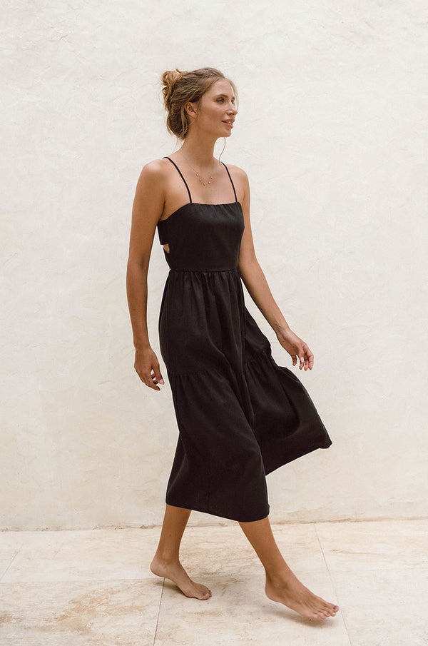 Romantic Open-back Midi Dress in black - ROVE